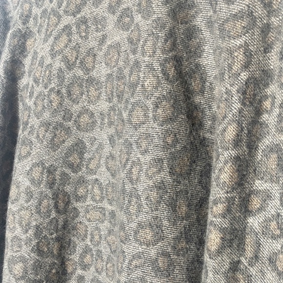 Woolrich gray leopard print open front blanket poncho | onesize, animal pattern - Picture 4 of 6